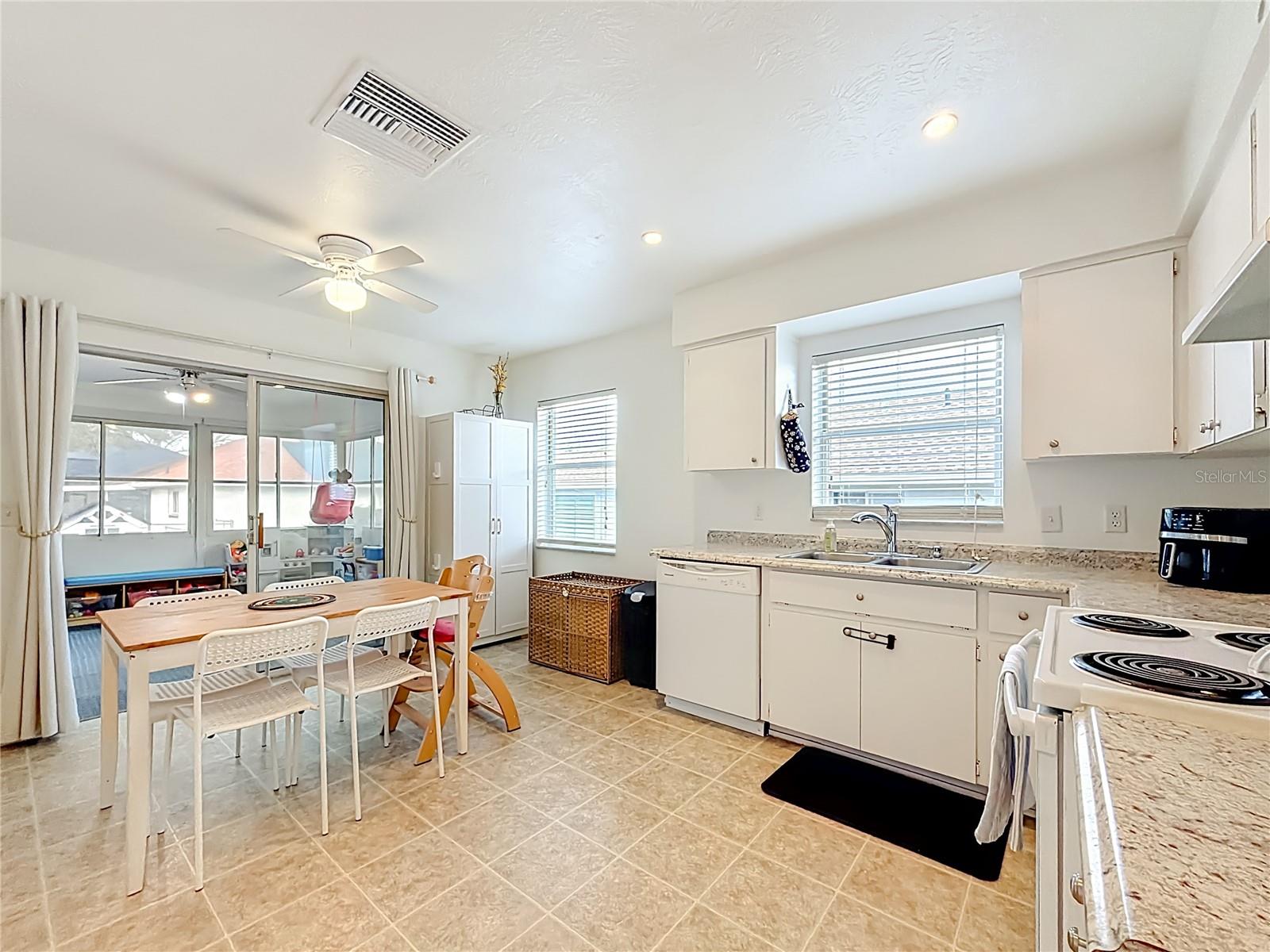 Image 19 of 49 For 4360 Mae West Way