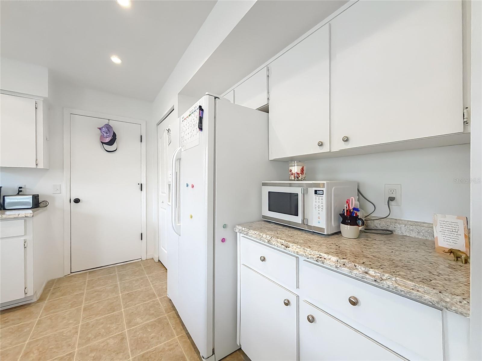 Image 20 of 49 For 4360 Mae West Way