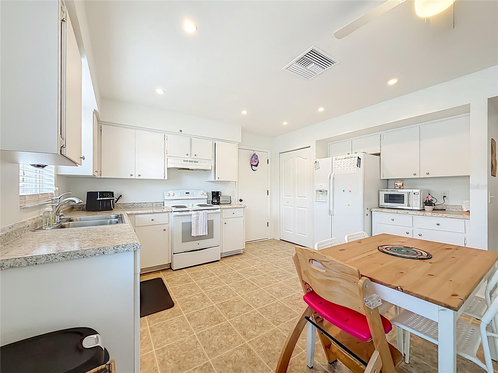 Image 22 of 49 For 4360 Mae West Way