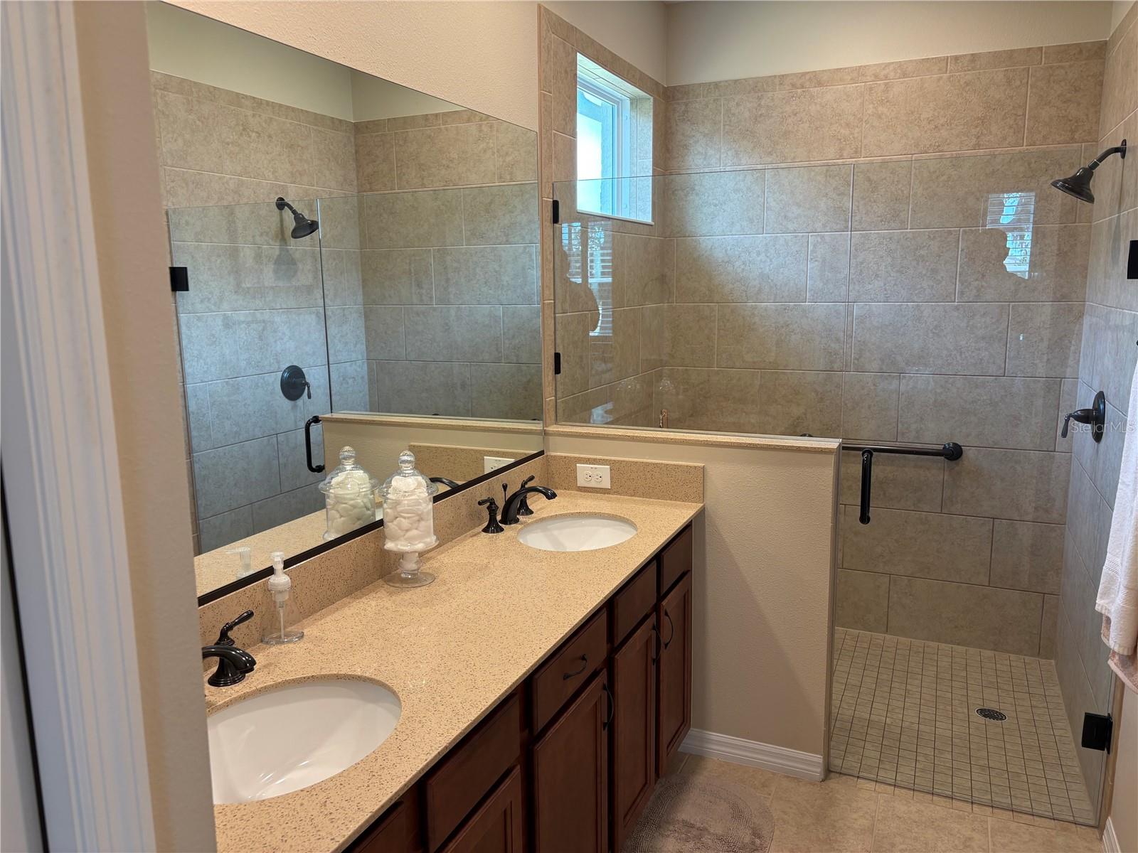 Image 10 of 17 For 7890 87th Loop