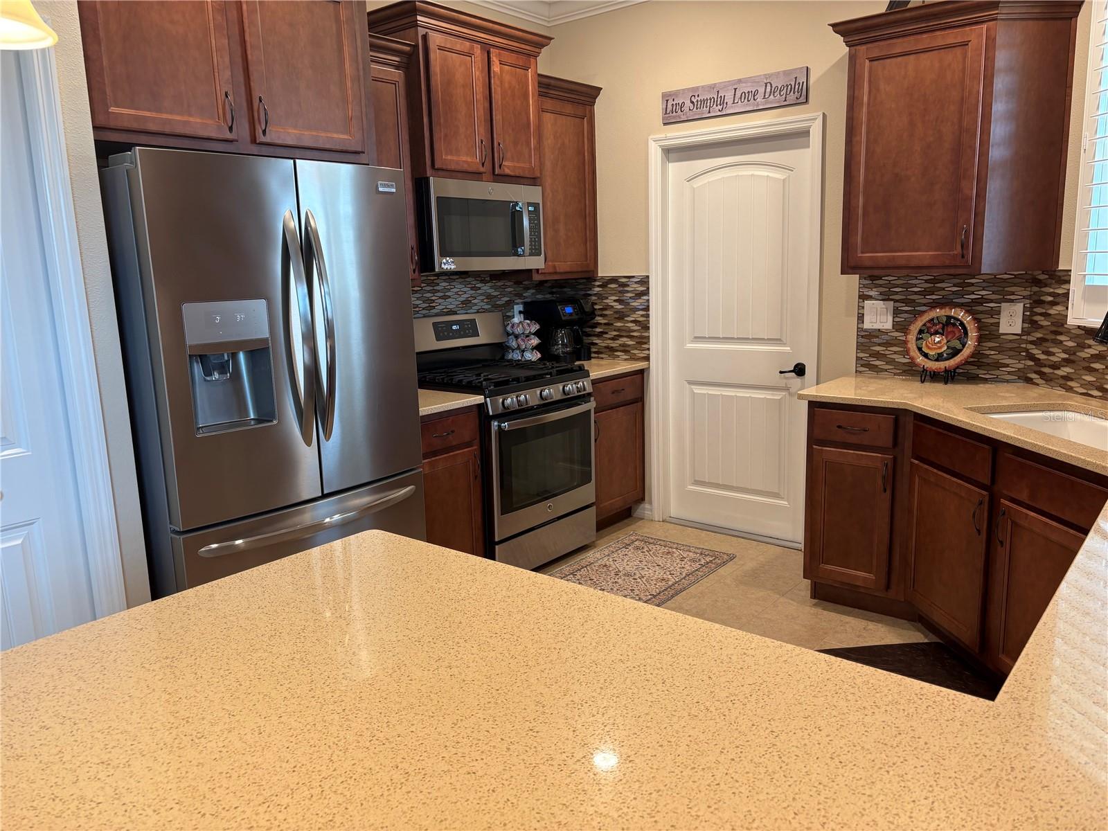 Image 7 of 17 For 7890 87th Loop