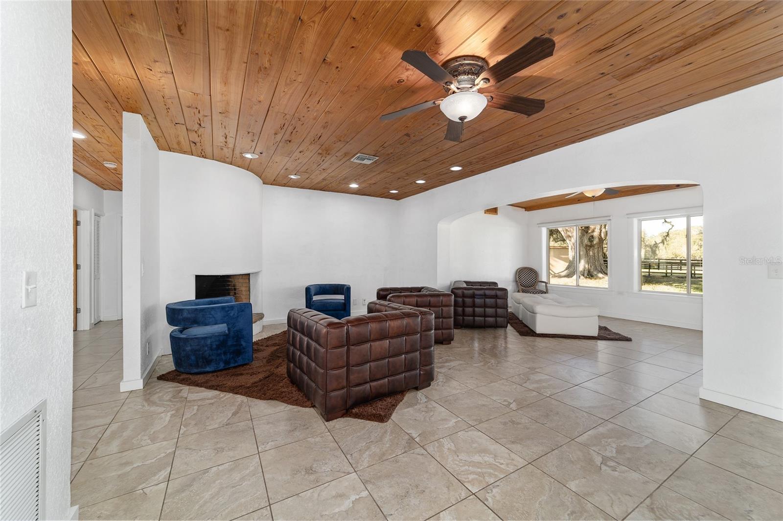 Listing photo id 11 for 8038 162nd Court