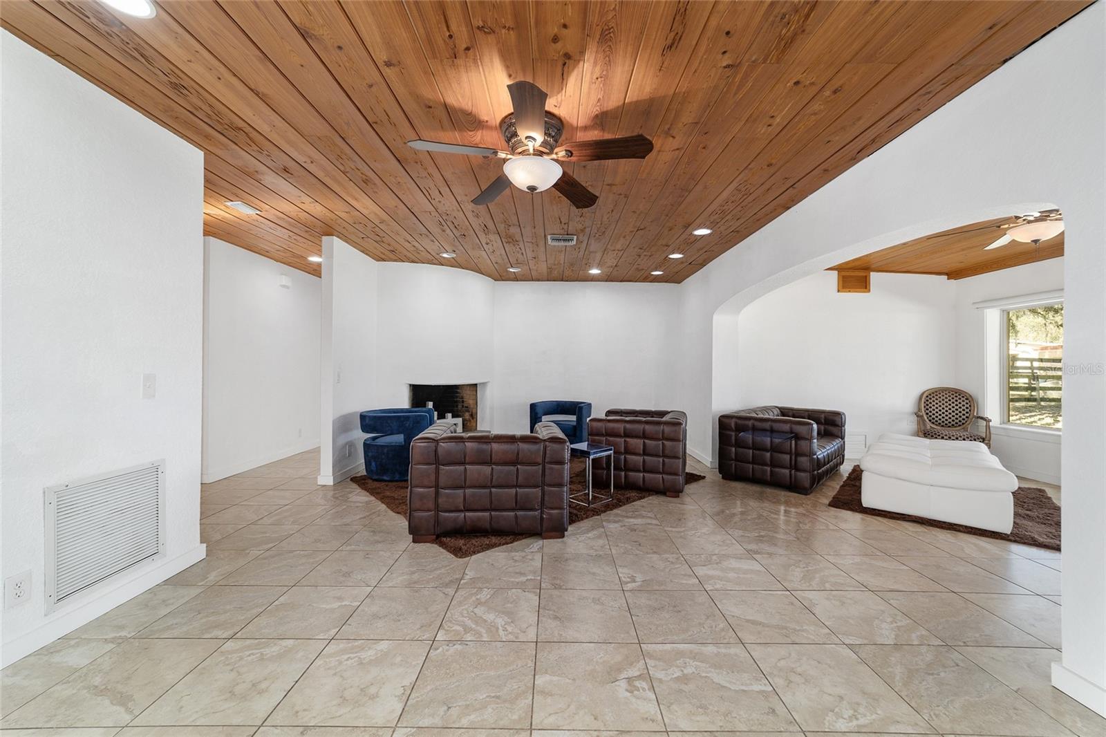 Listing photo id 12 for 8038 162nd Court