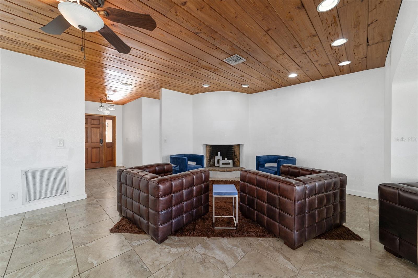 Listing photo id 13 for 8038 162nd Court