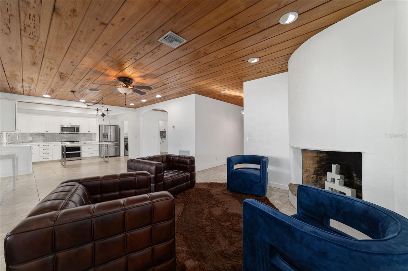 Listing photo id 14 for 8038 162nd Court