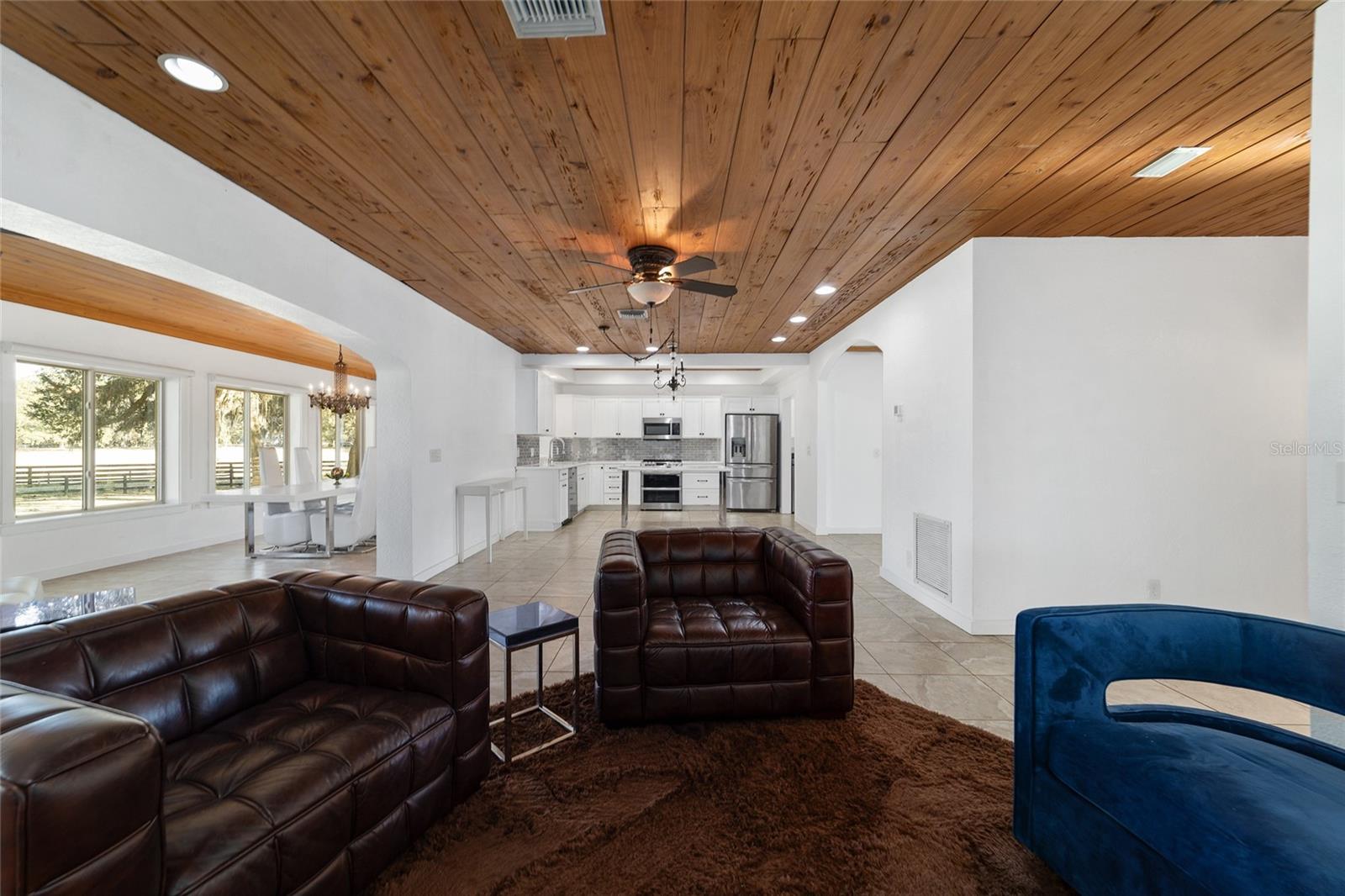 Listing photo id 15 for 8038 162nd Court