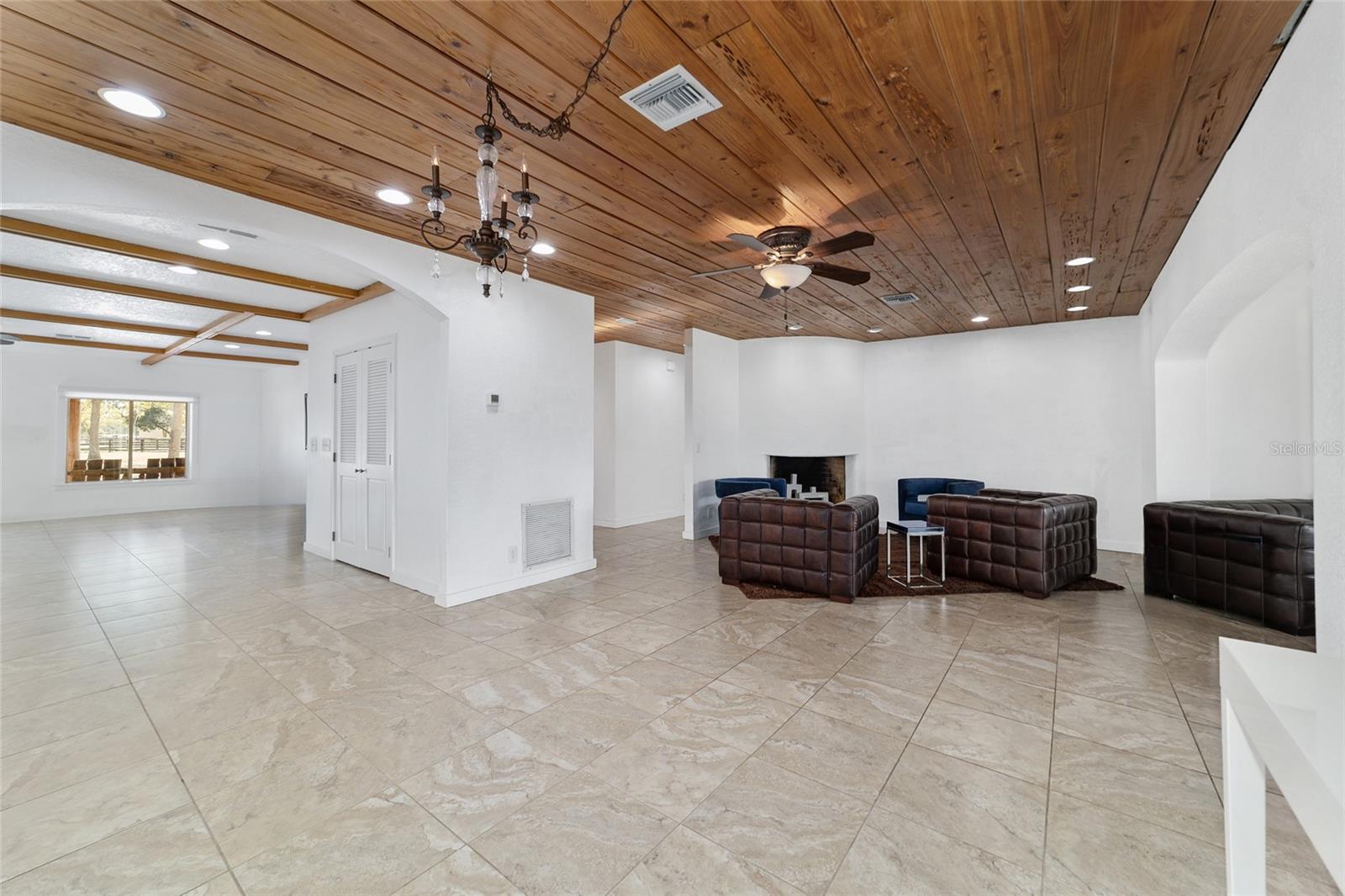 Listing photo id 17 for 8038 162nd Court