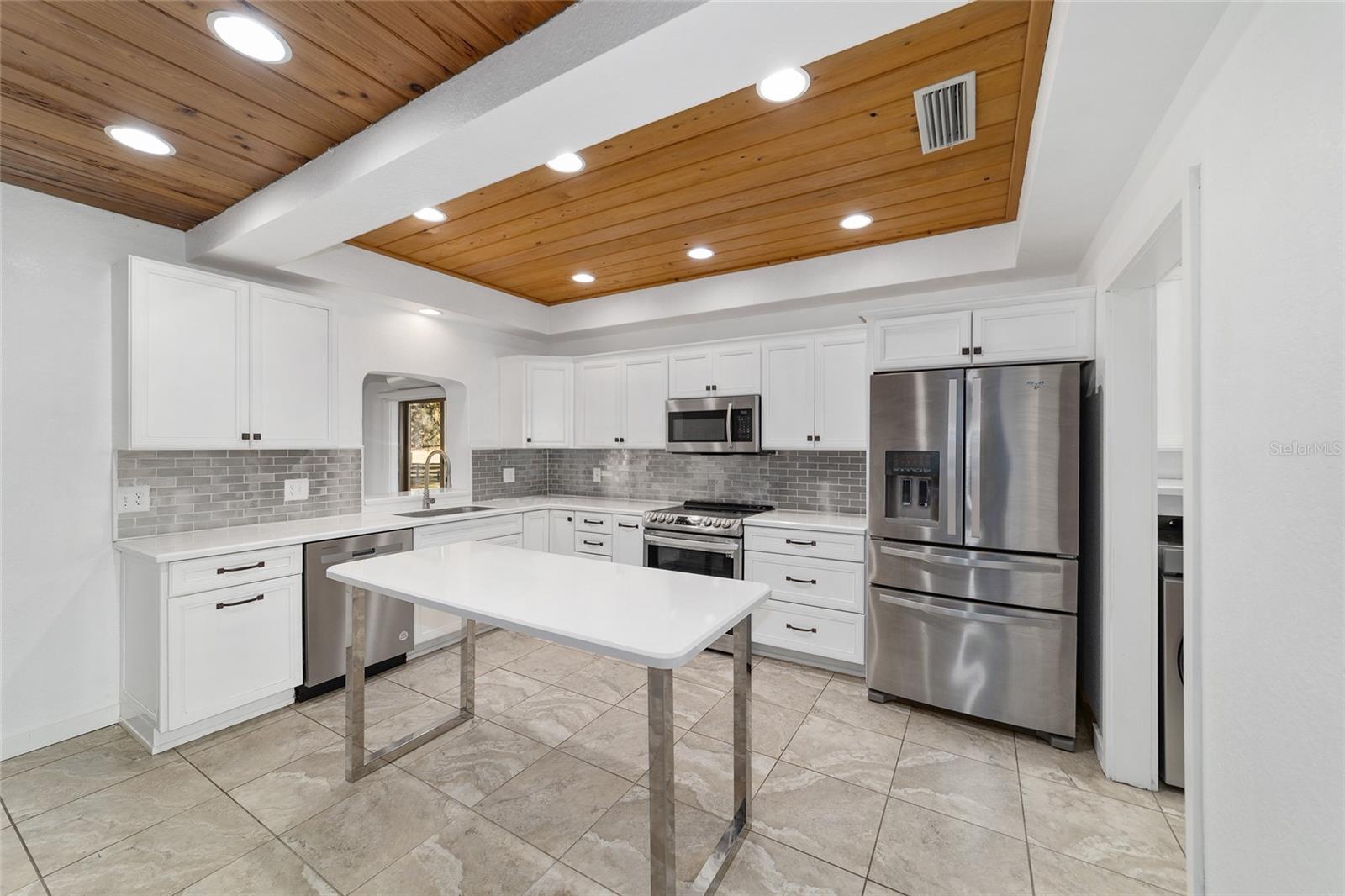 Listing photo id 20 for 8038 162nd Court