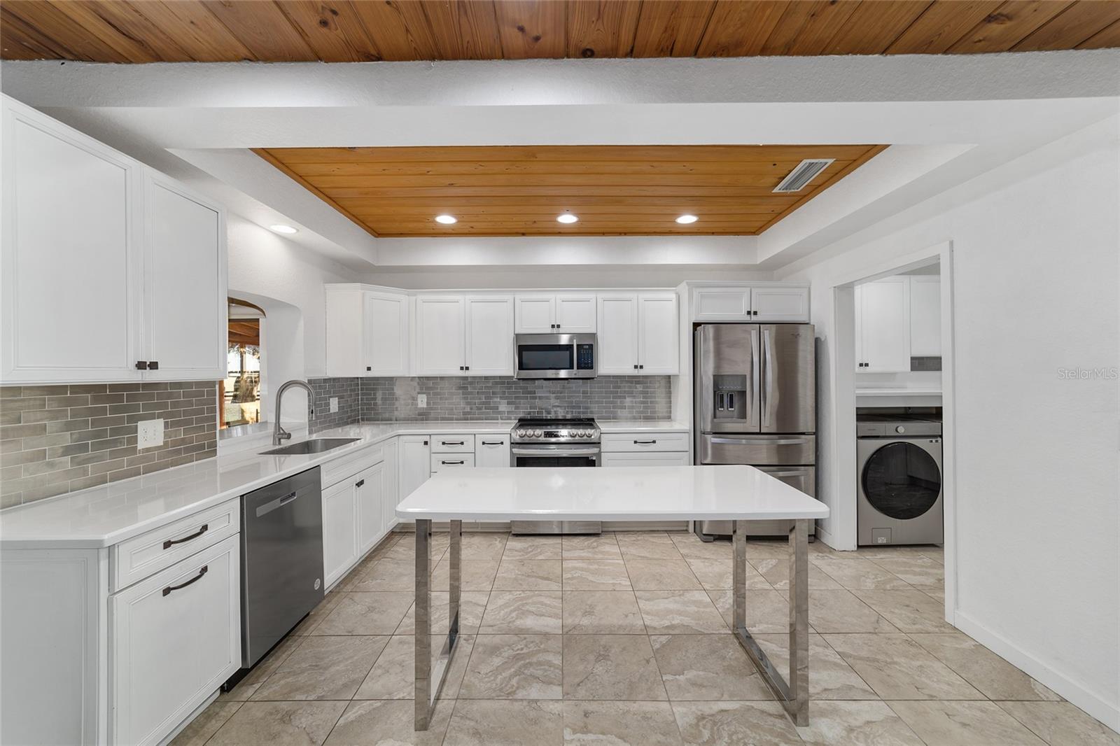 Listing photo id 21 for 8038 162nd Court