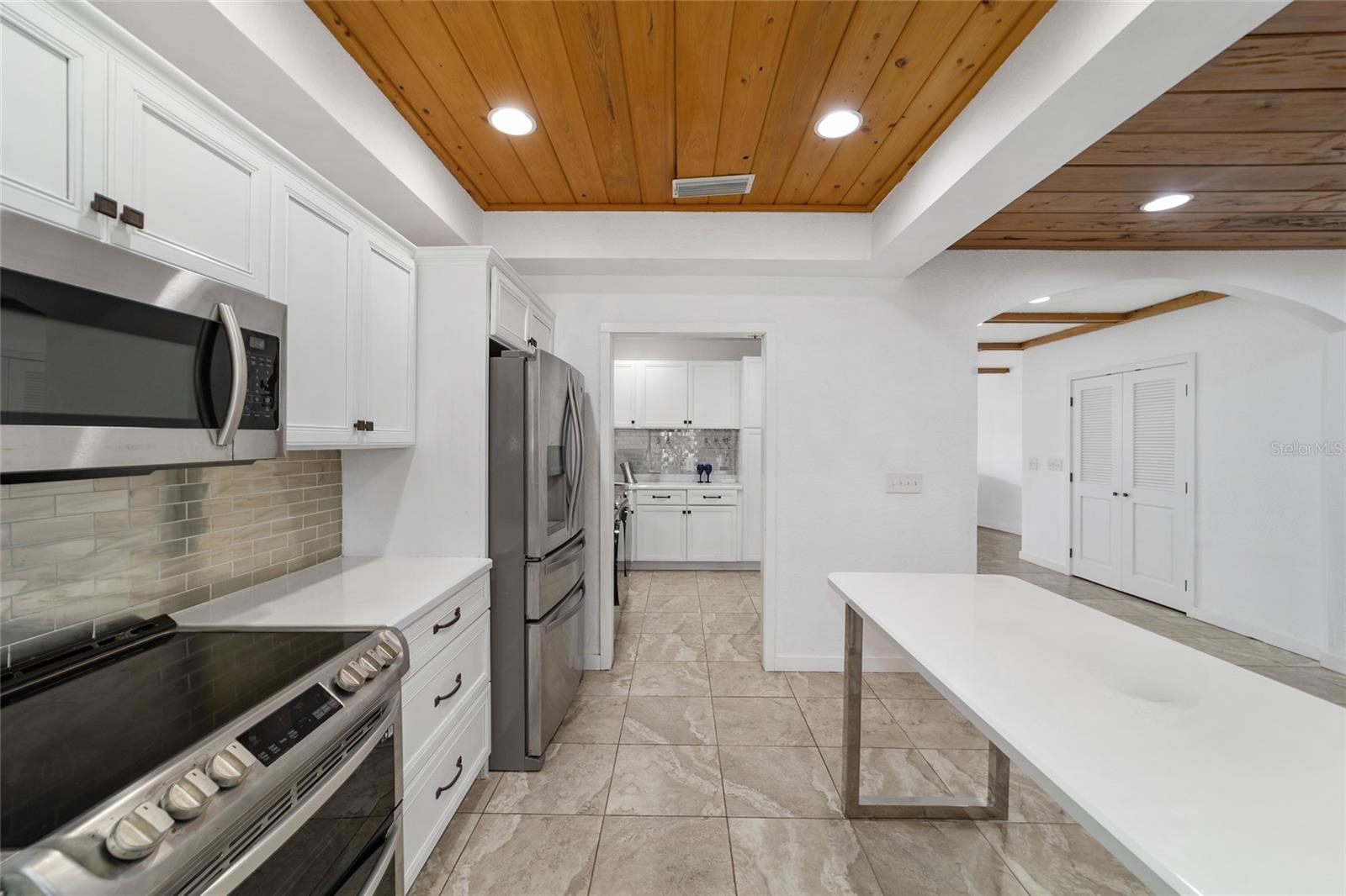 Listing photo id 25 for 8038 162nd Court