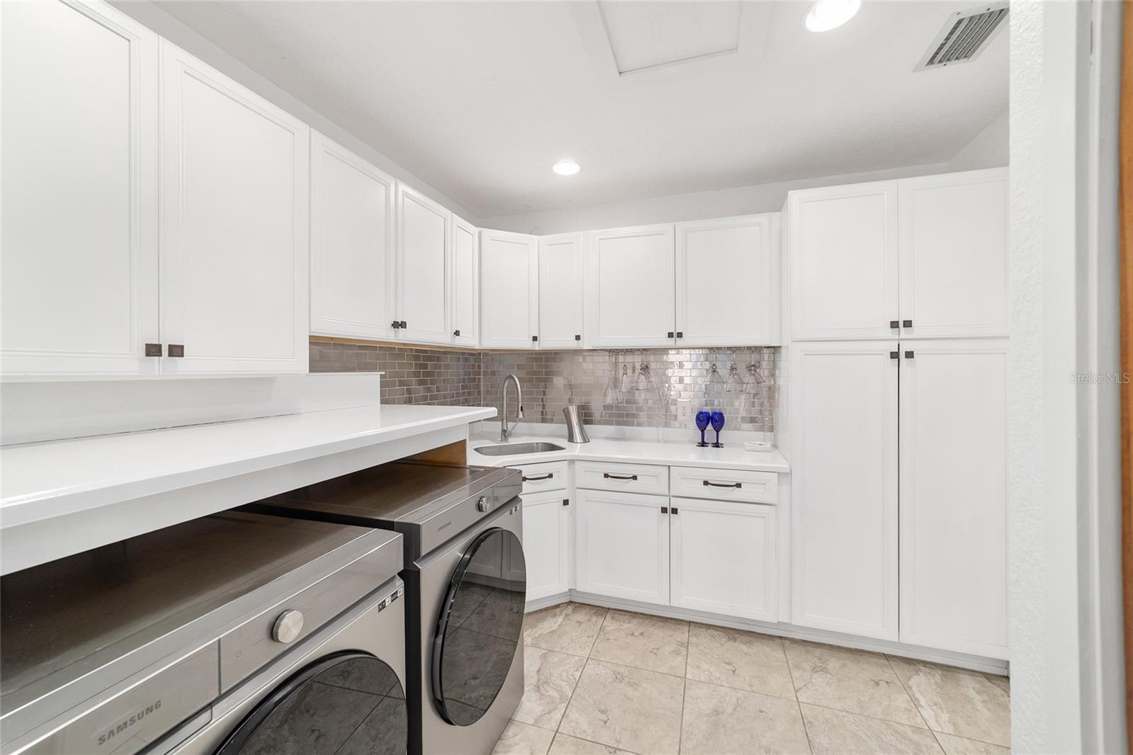 Listing photo id 26 for 8038 162nd Court