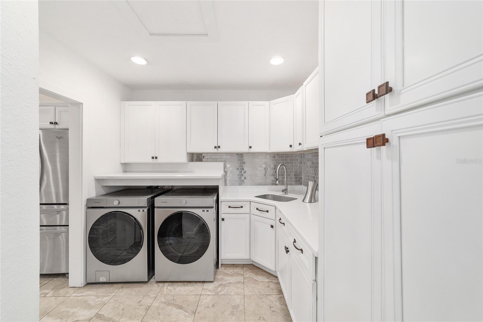 Listing photo id 27 for 8038 162nd Court