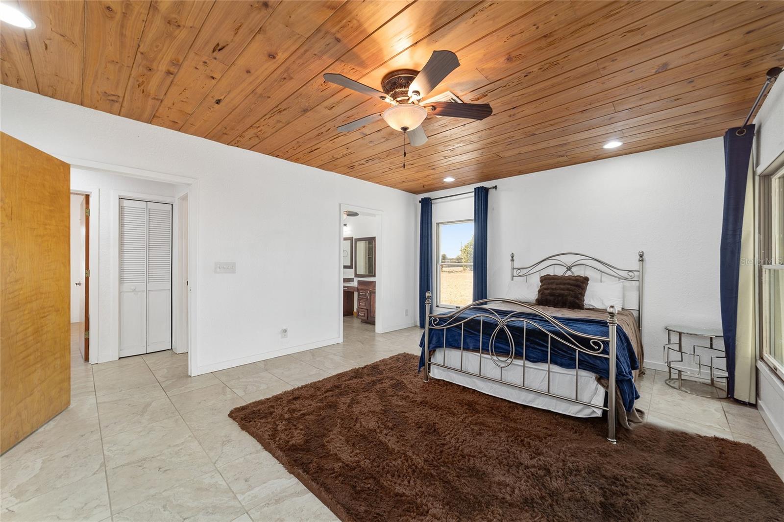 Listing photo id 43 for 8038 162nd Court