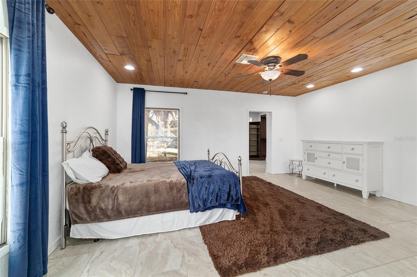 Listing photo id 44 for 8038 162nd Court