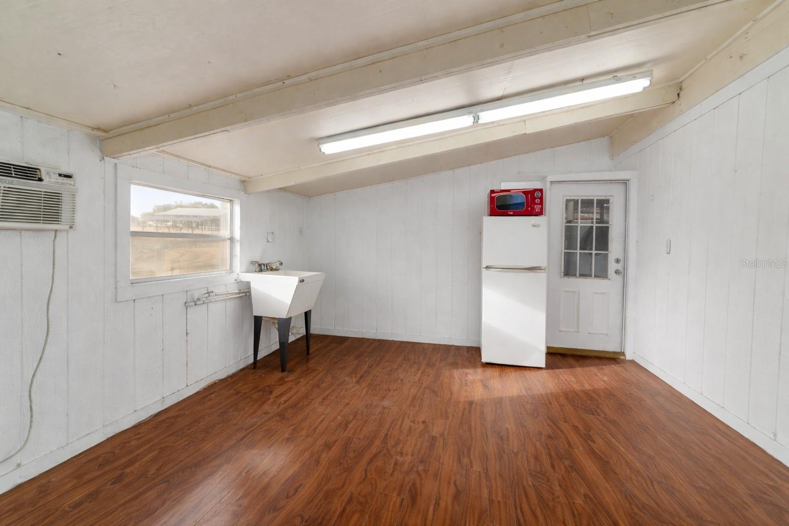 Listing photo id 68 for 8038 162nd Court