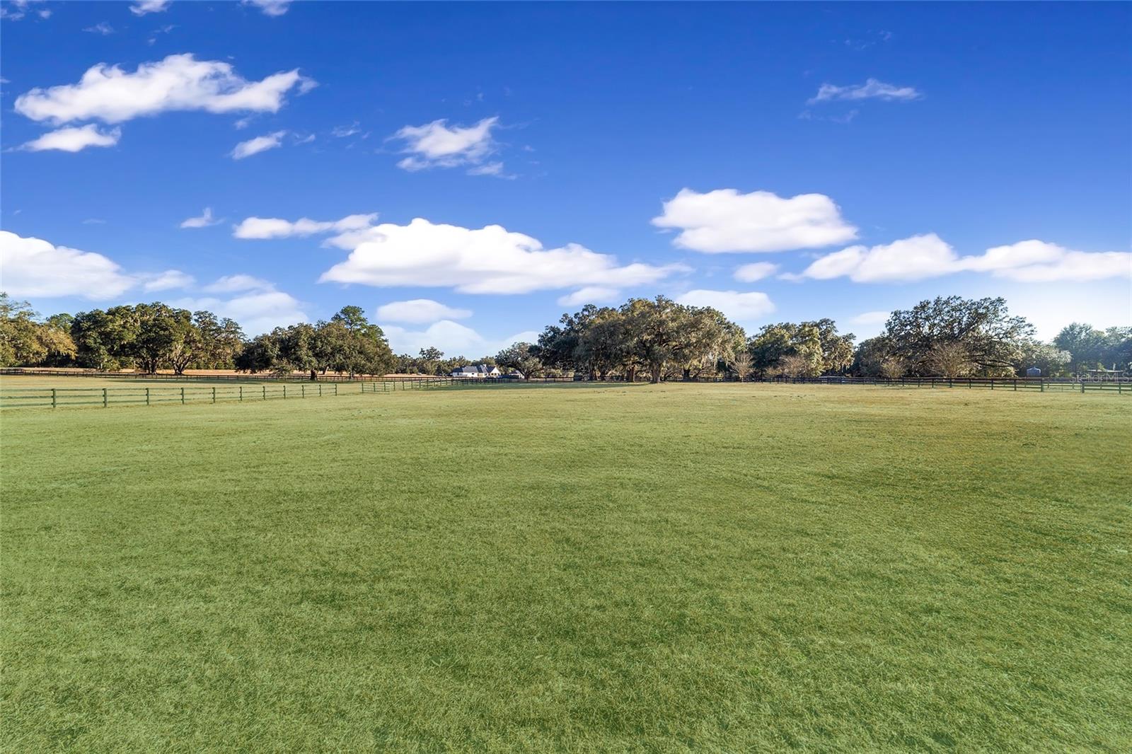 Listing photo id 77 for 8038 162nd Court