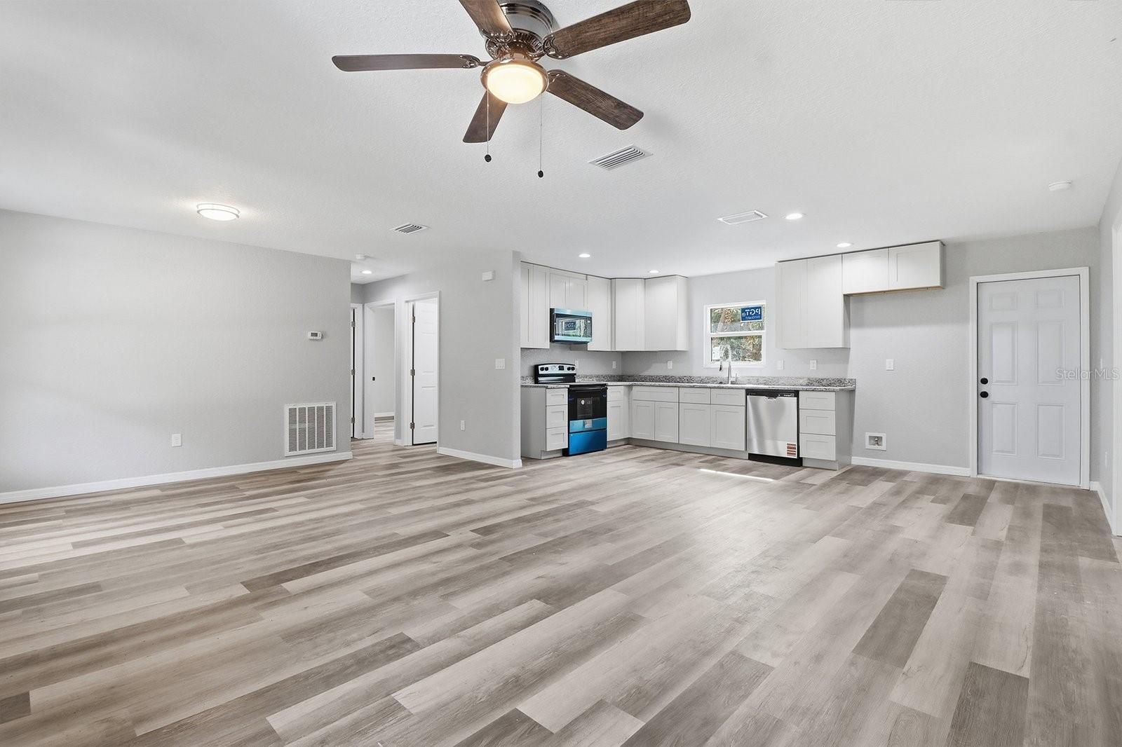 Image 4 of 18 For 490 Robin Hood Road