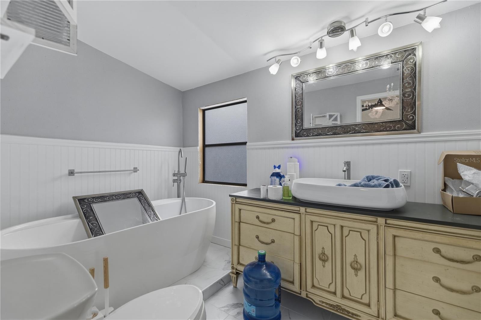 Image 16 of 41 For 13351 101st Place