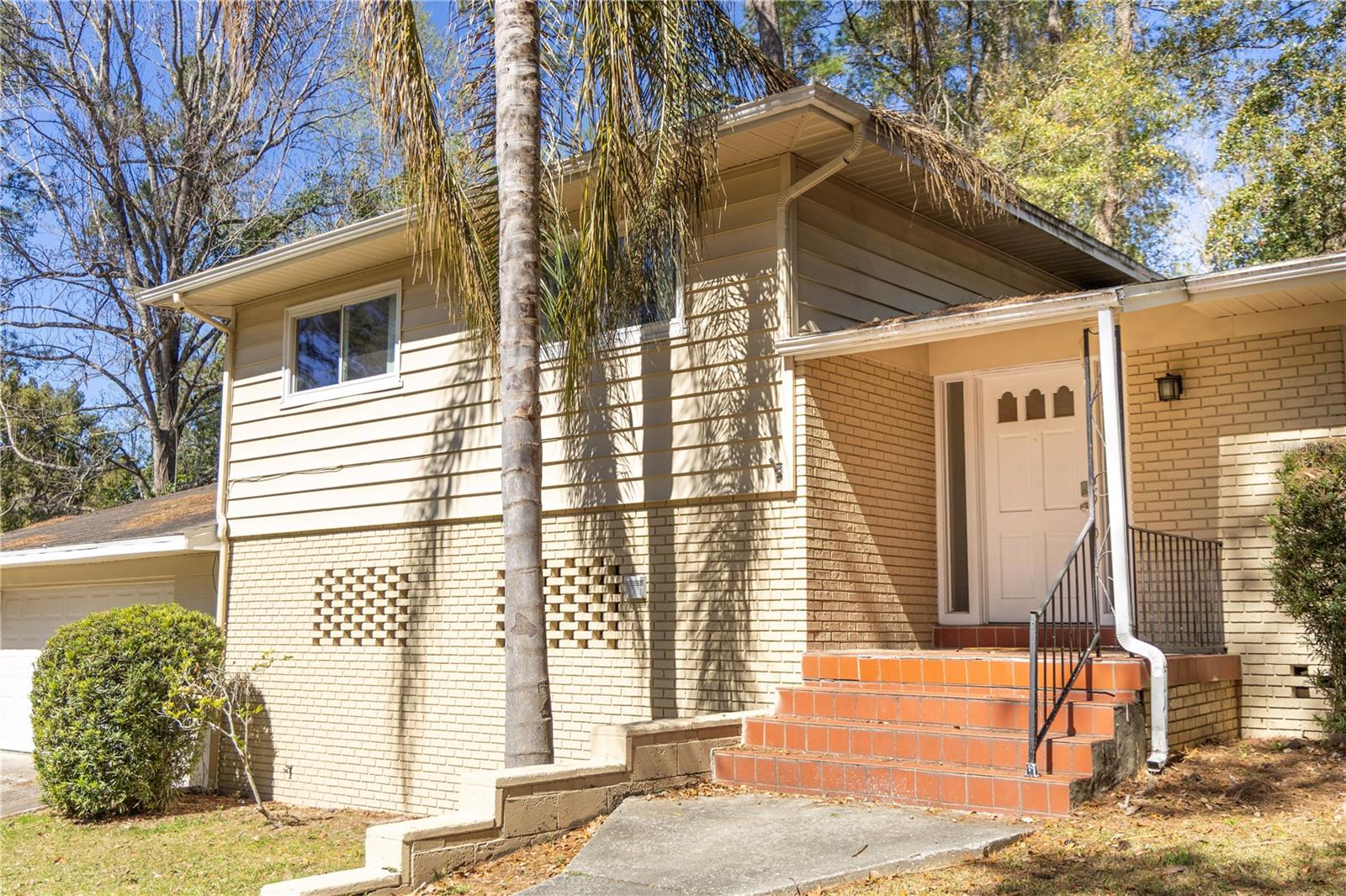 Image 2 of 16 For 2910 1st Avenue