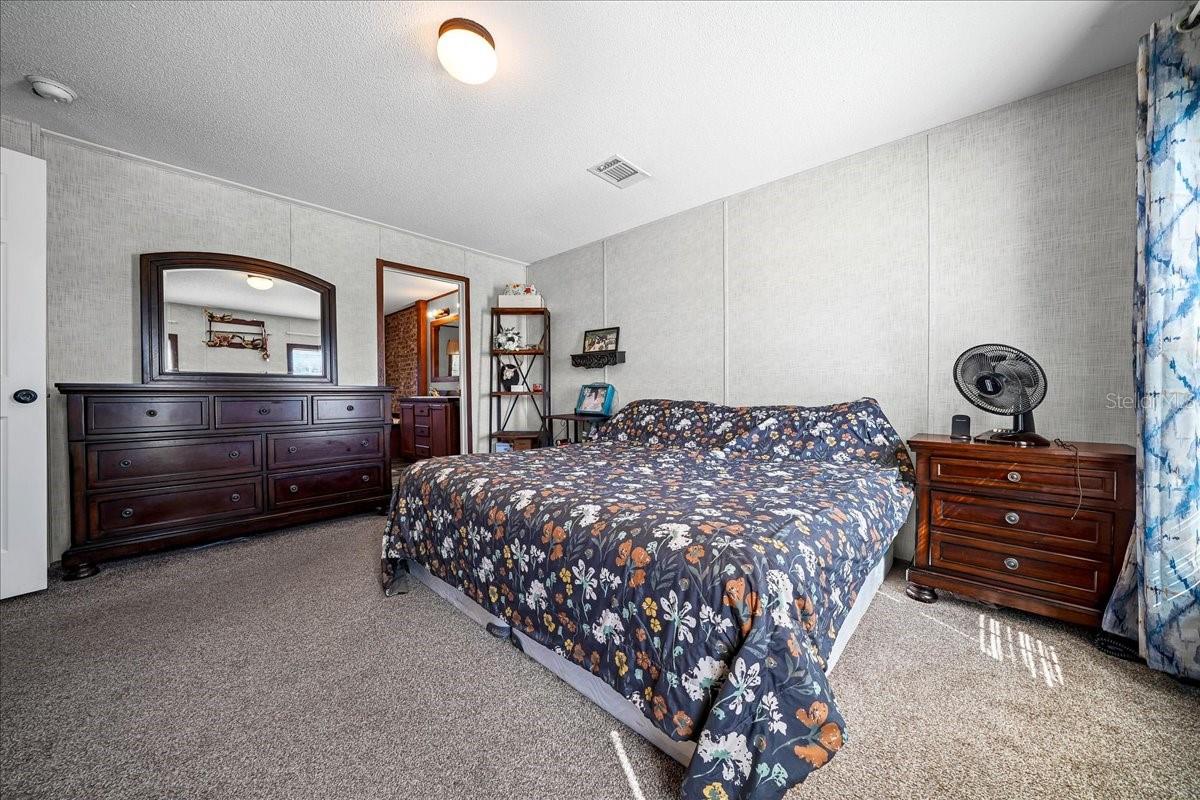 Listing photo id 8 for 6270 147th Court