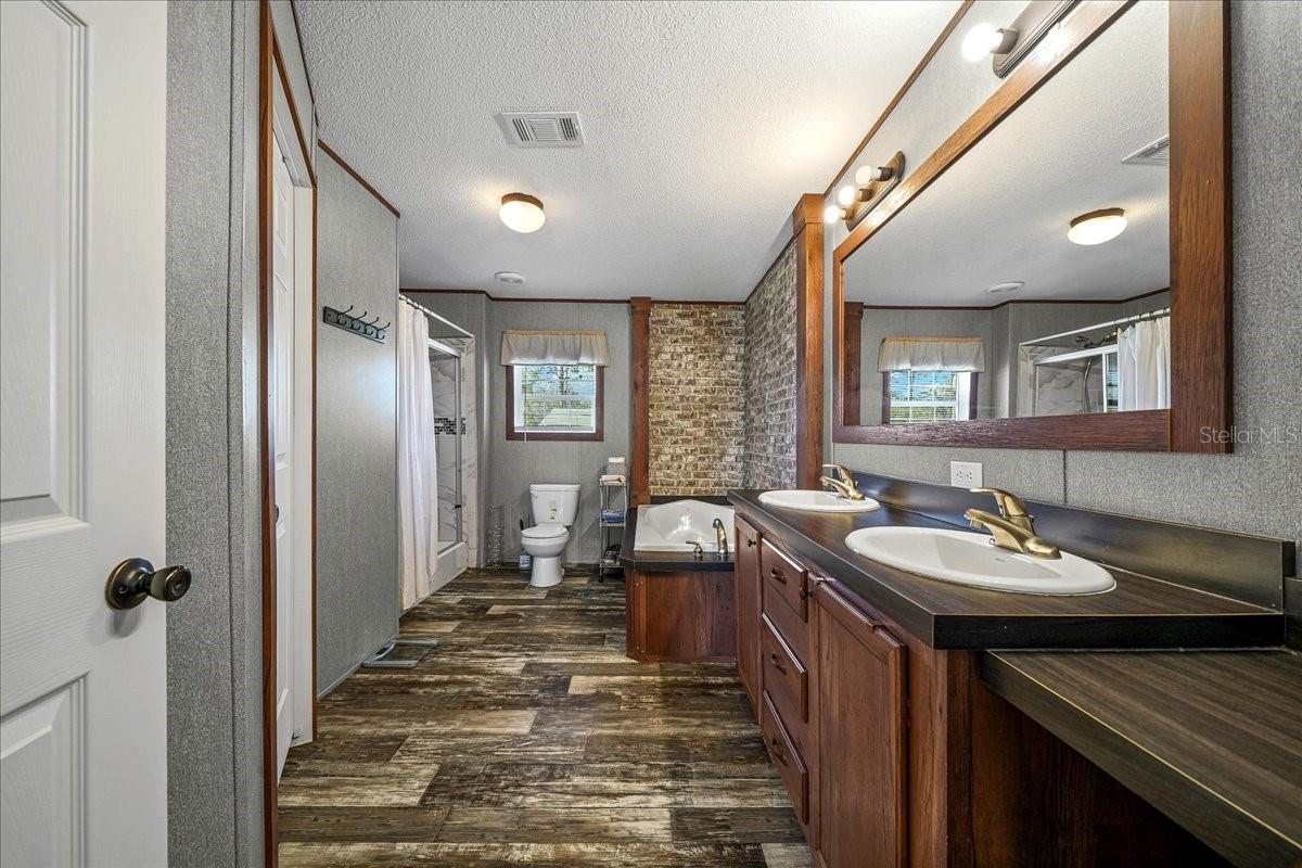 Listing photo id 9 for 6270 147th Court