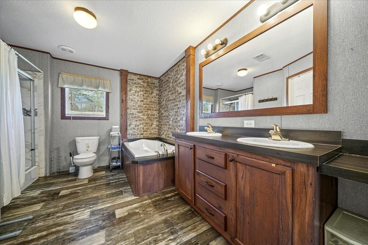 Listing photo id 10 for 6270 147th Court