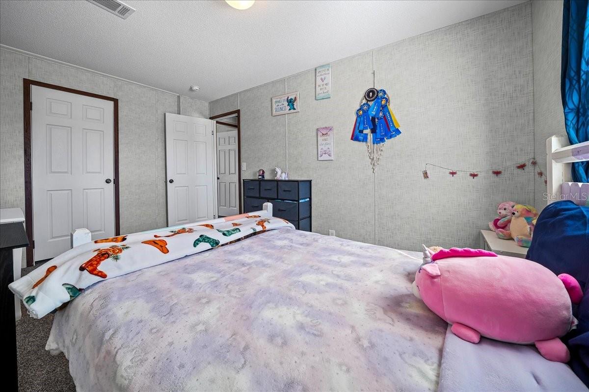 Listing photo id 14 for 6270 147th Court