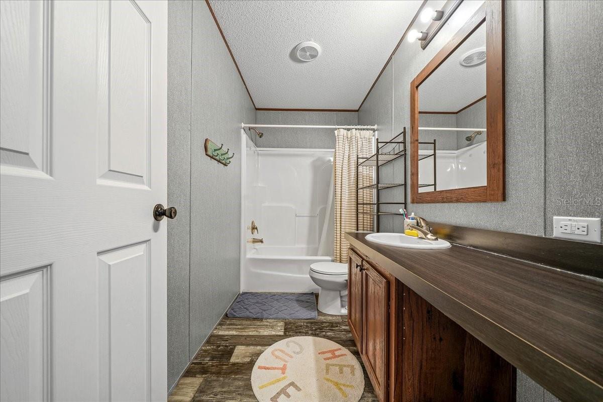 Listing photo id 15 for 6270 147th Court