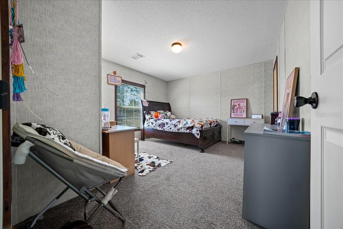 Listing photo id 17 for 6270 147th Court