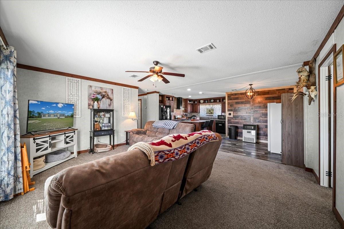 Listing photo id 0 for 6270 147th Court