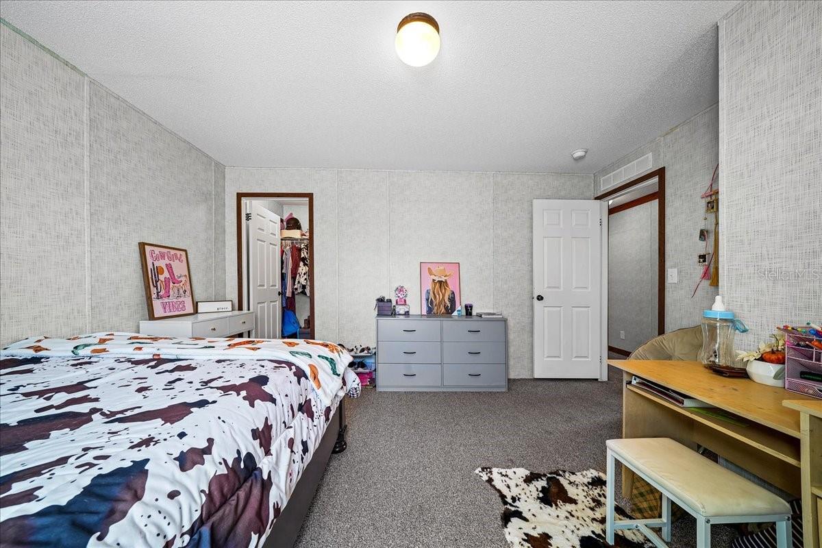 Listing photo id 18 for 6270 147th Court