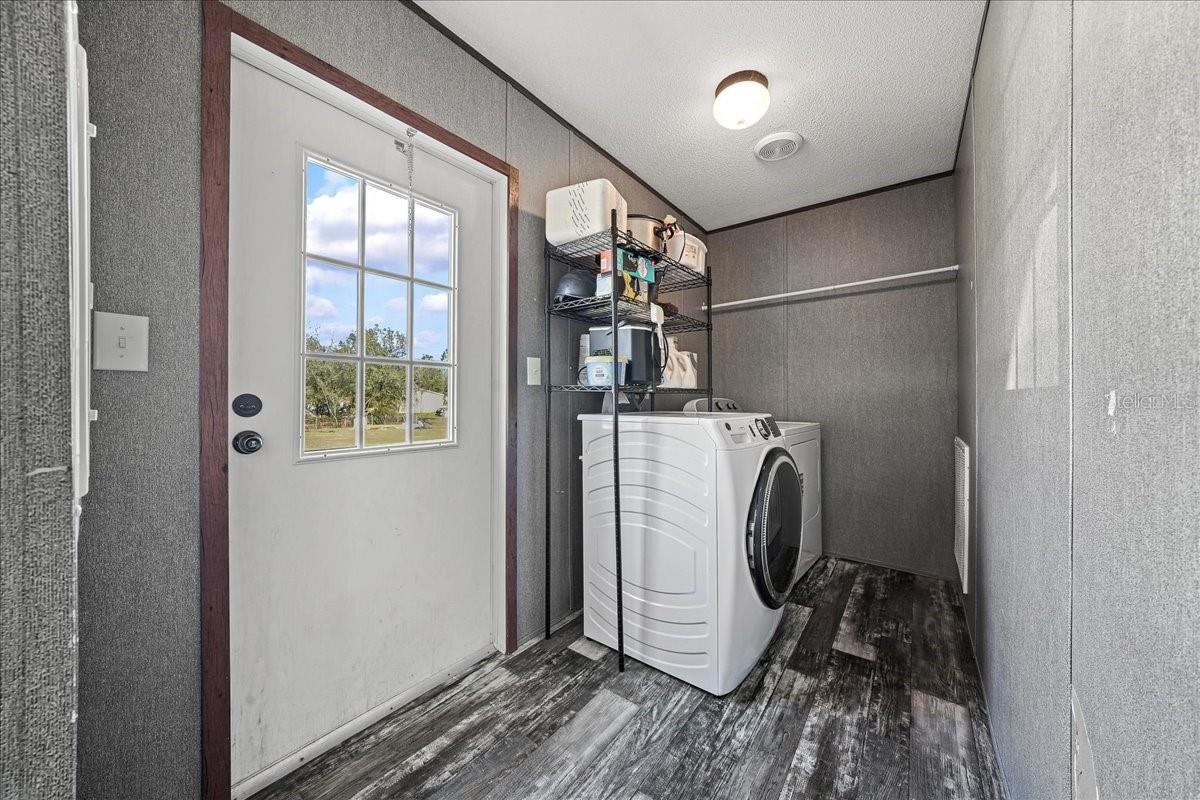 Listing photo id 20 for 6270 147th Court