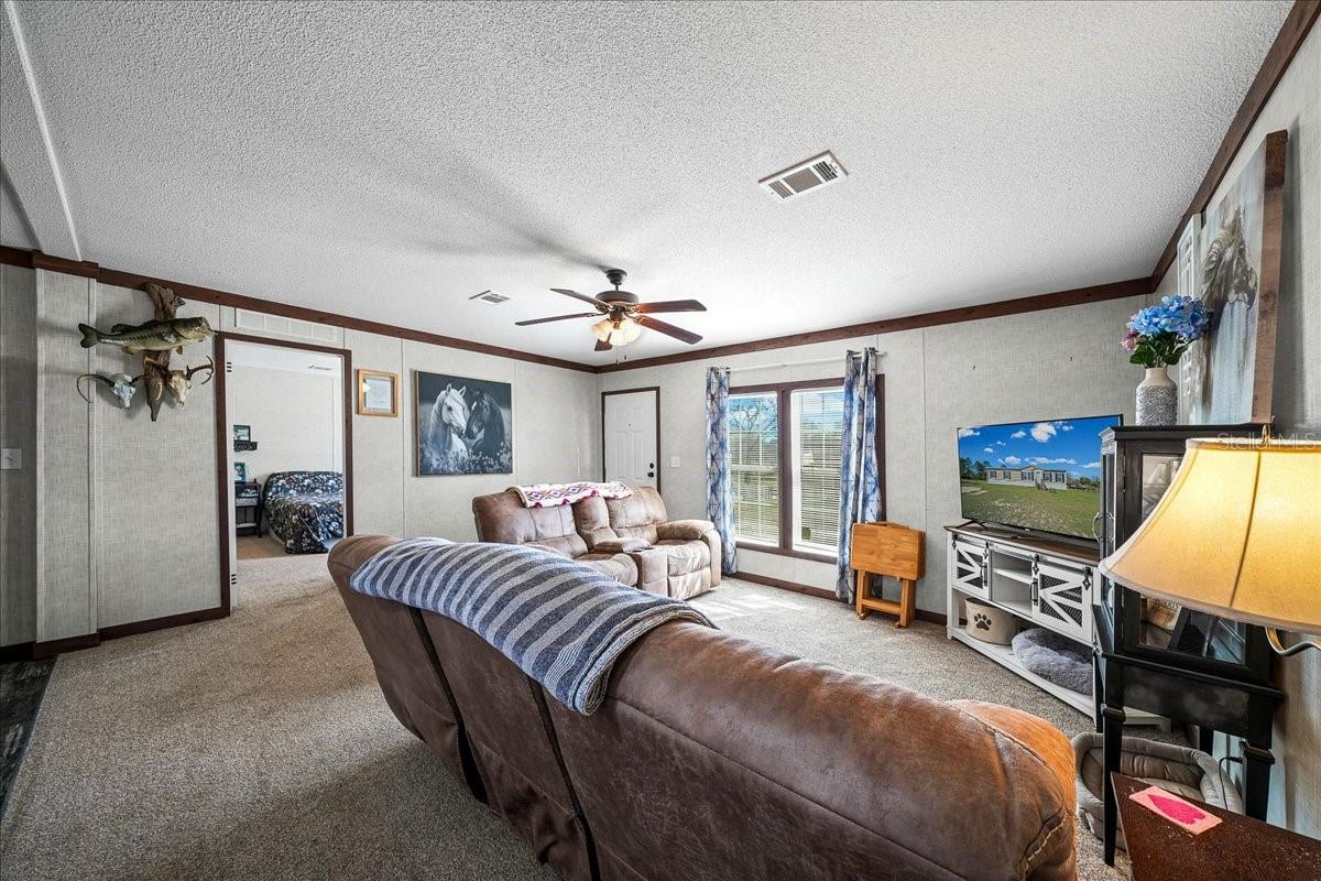 Listing photo id 1 for 6270 147th Court