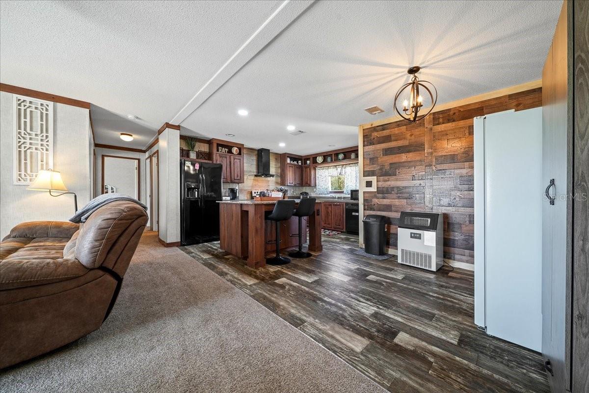 Listing photo id 2 for 6270 147th Court