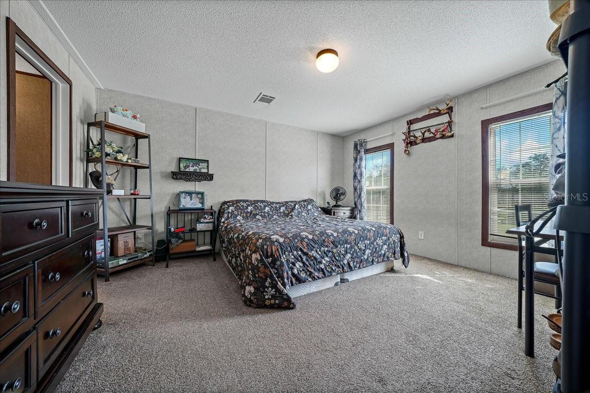 Listing photo id 7 for 6270 147th Court