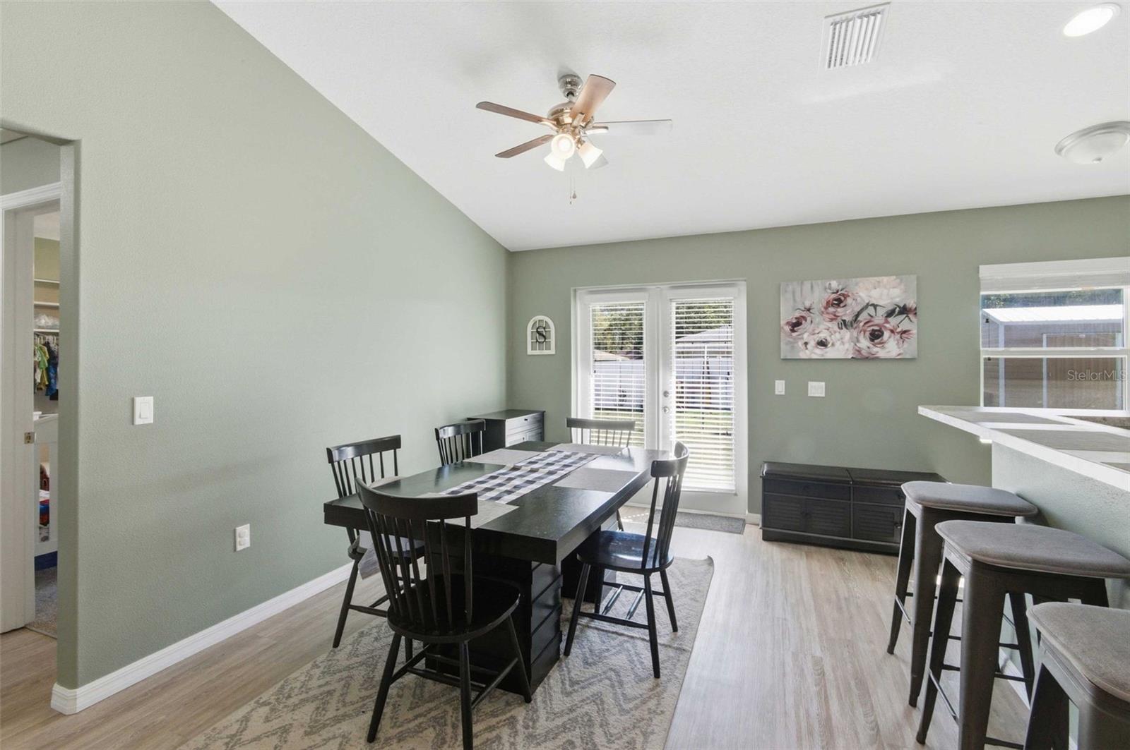 Image 7 of 65 For 6094 Rush Street