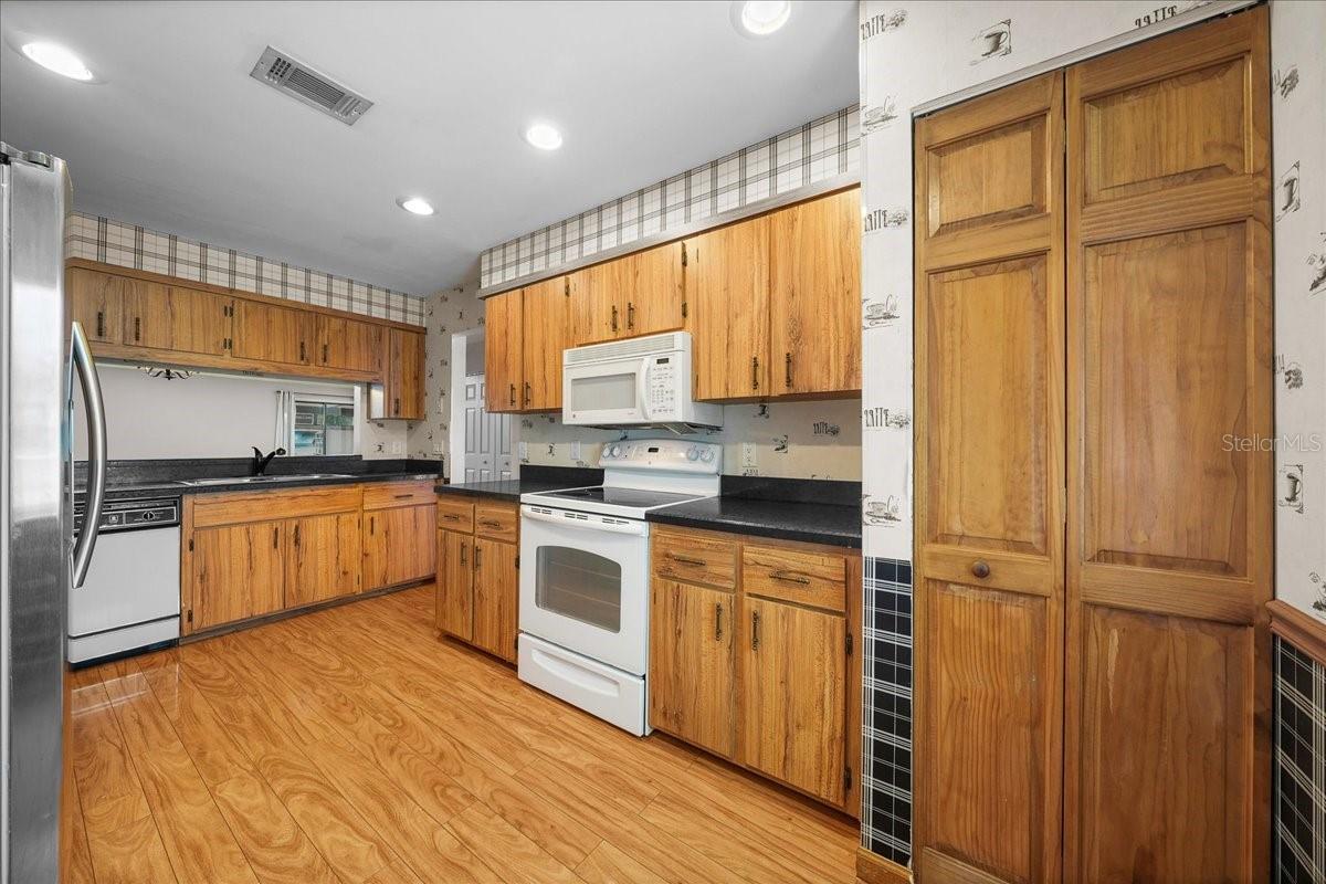 Image 18 of 61 For 1934 37th Ct Circle