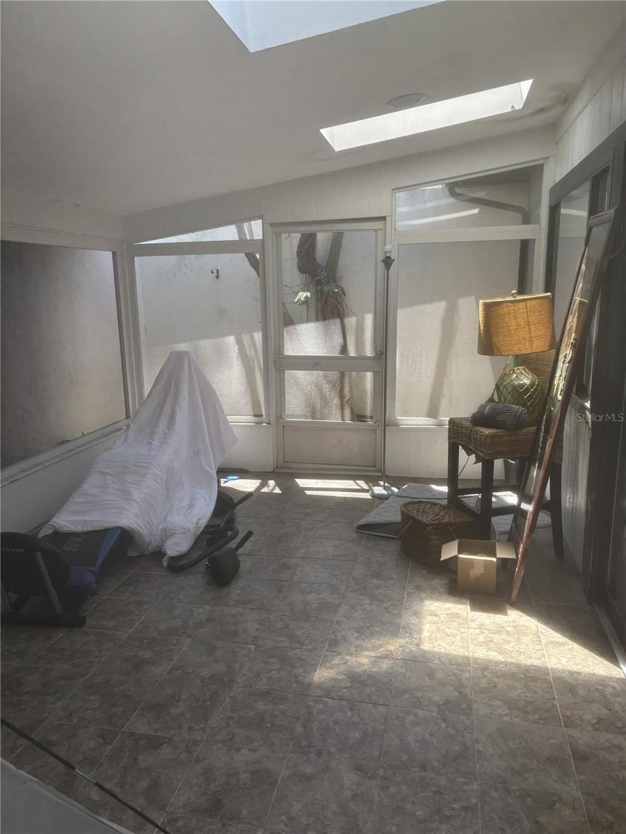 Image 9 of 11 For 1615 38th Terrace