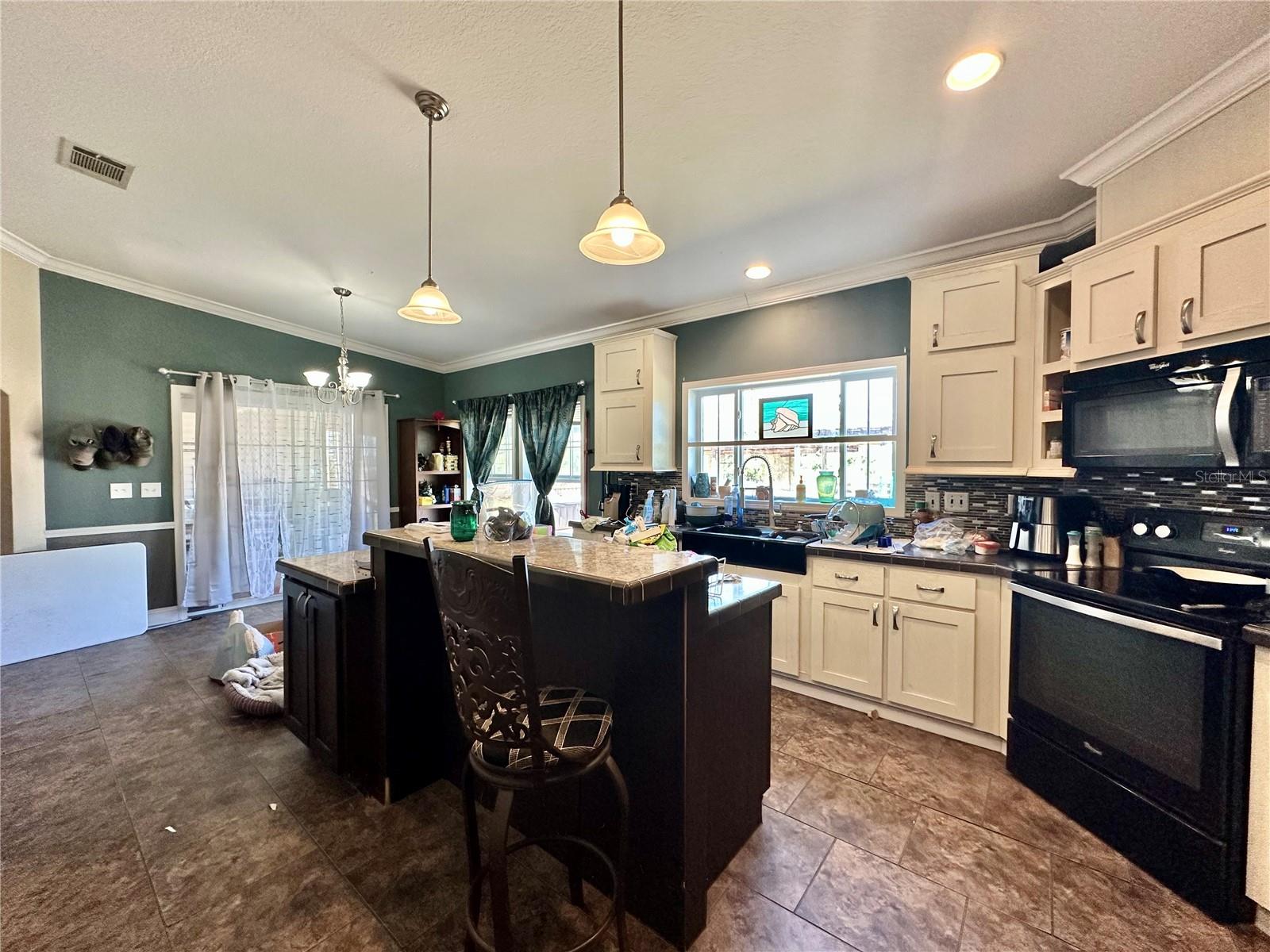 Image 17 of 30 For 237 Baron Glen