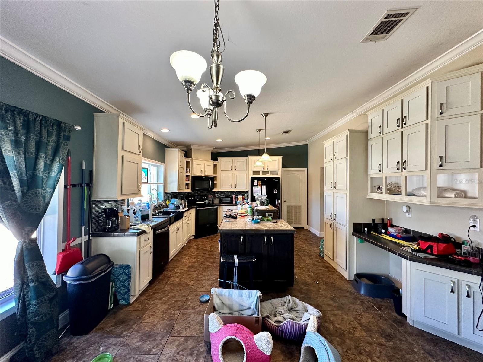 Image 18 of 30 For 237 Baron Glen