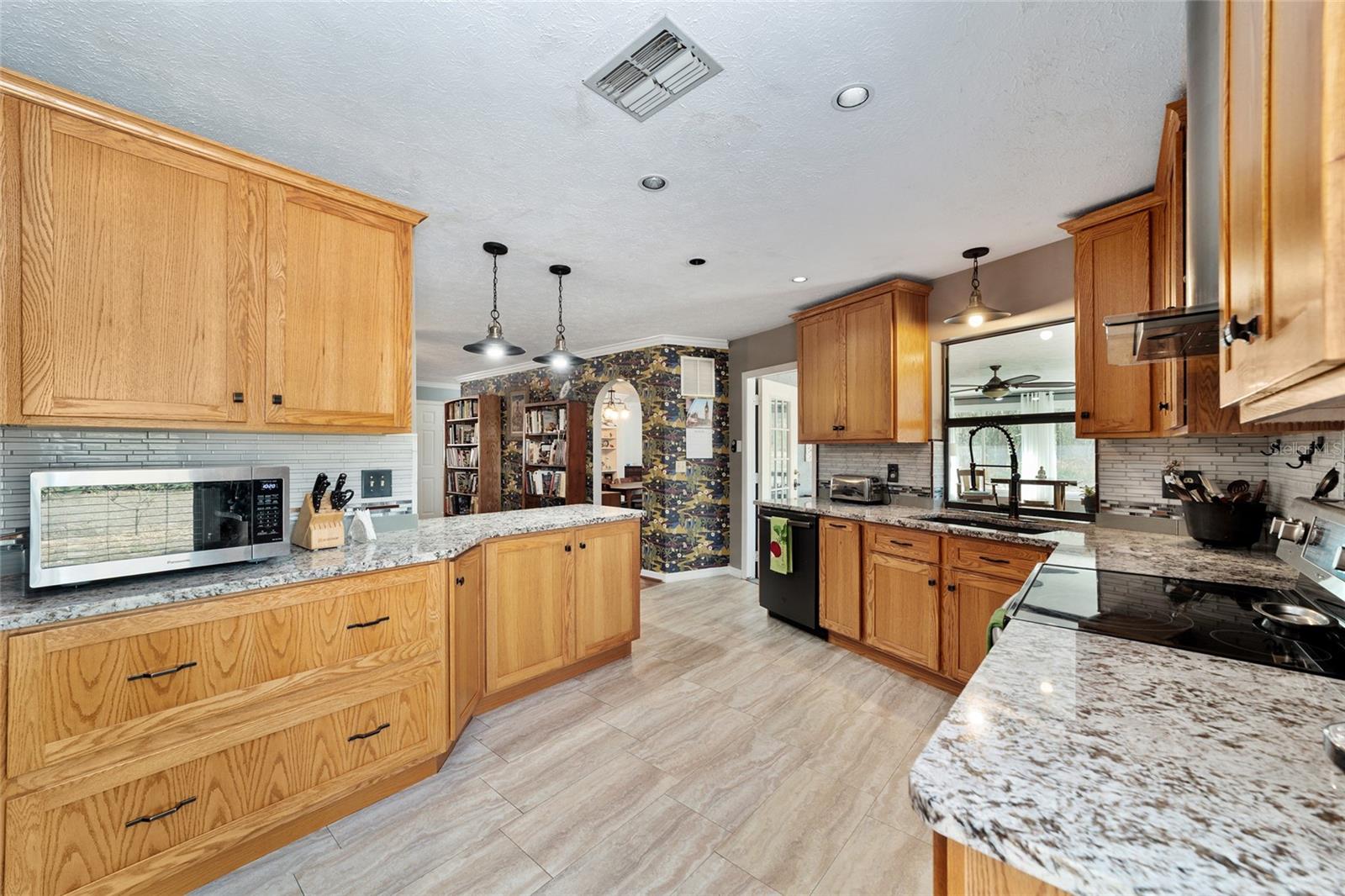 Image 22 of 54 For 790 Fresno Avenue