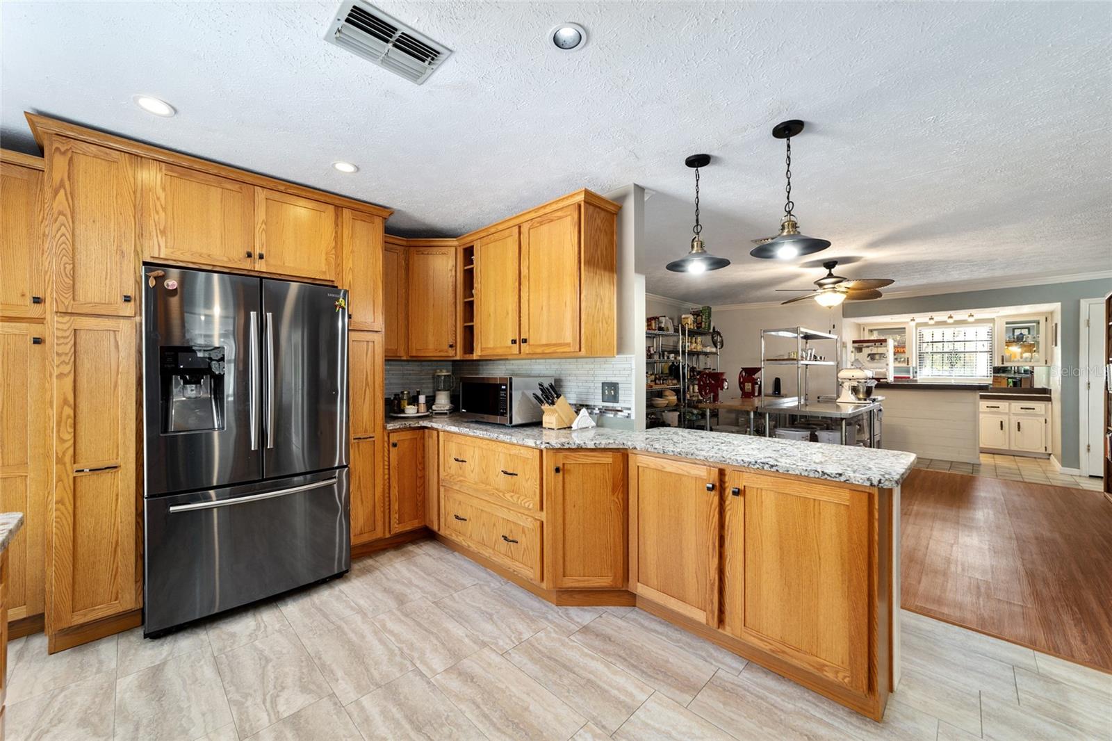 Image 23 of 54 For 790 Fresno Avenue