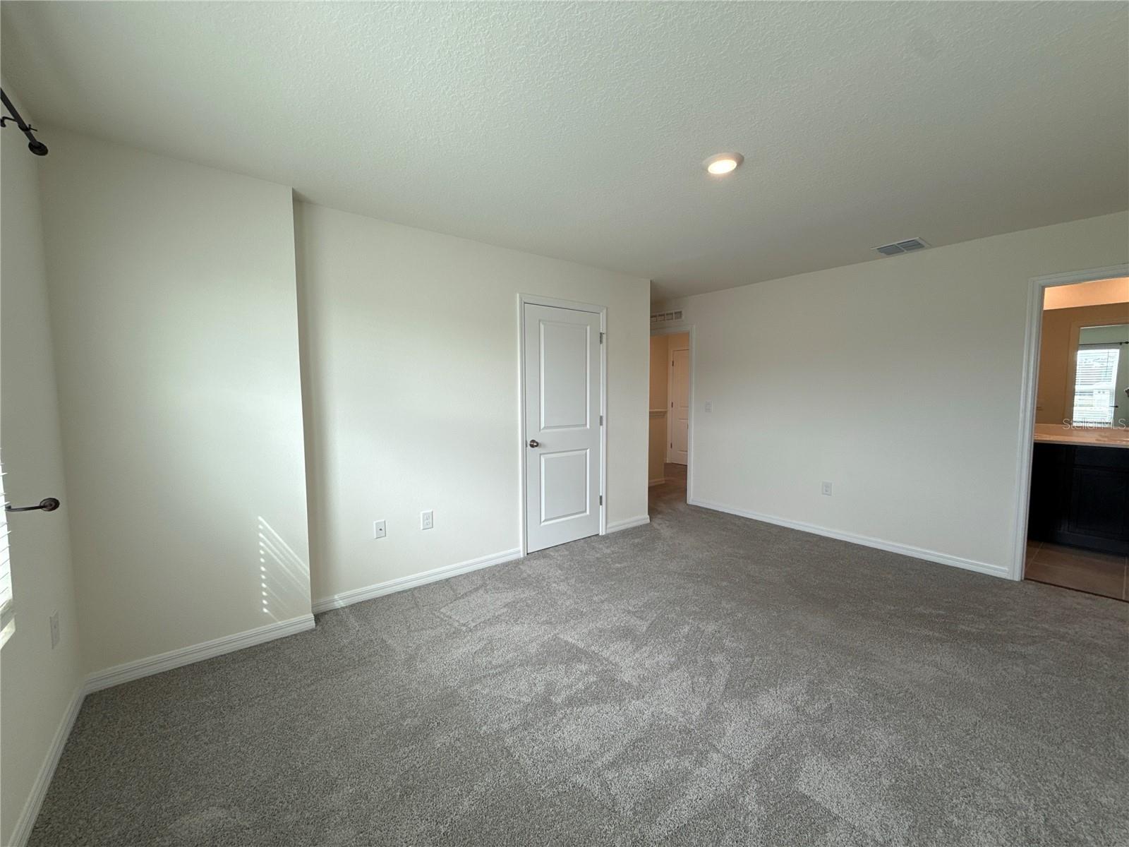 Image 16 of 20 For 6670 81st Loop