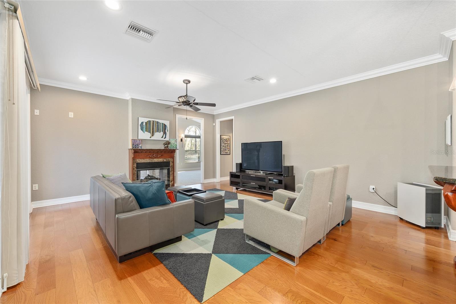 Image 24 of 60 For 898 Liberty Street