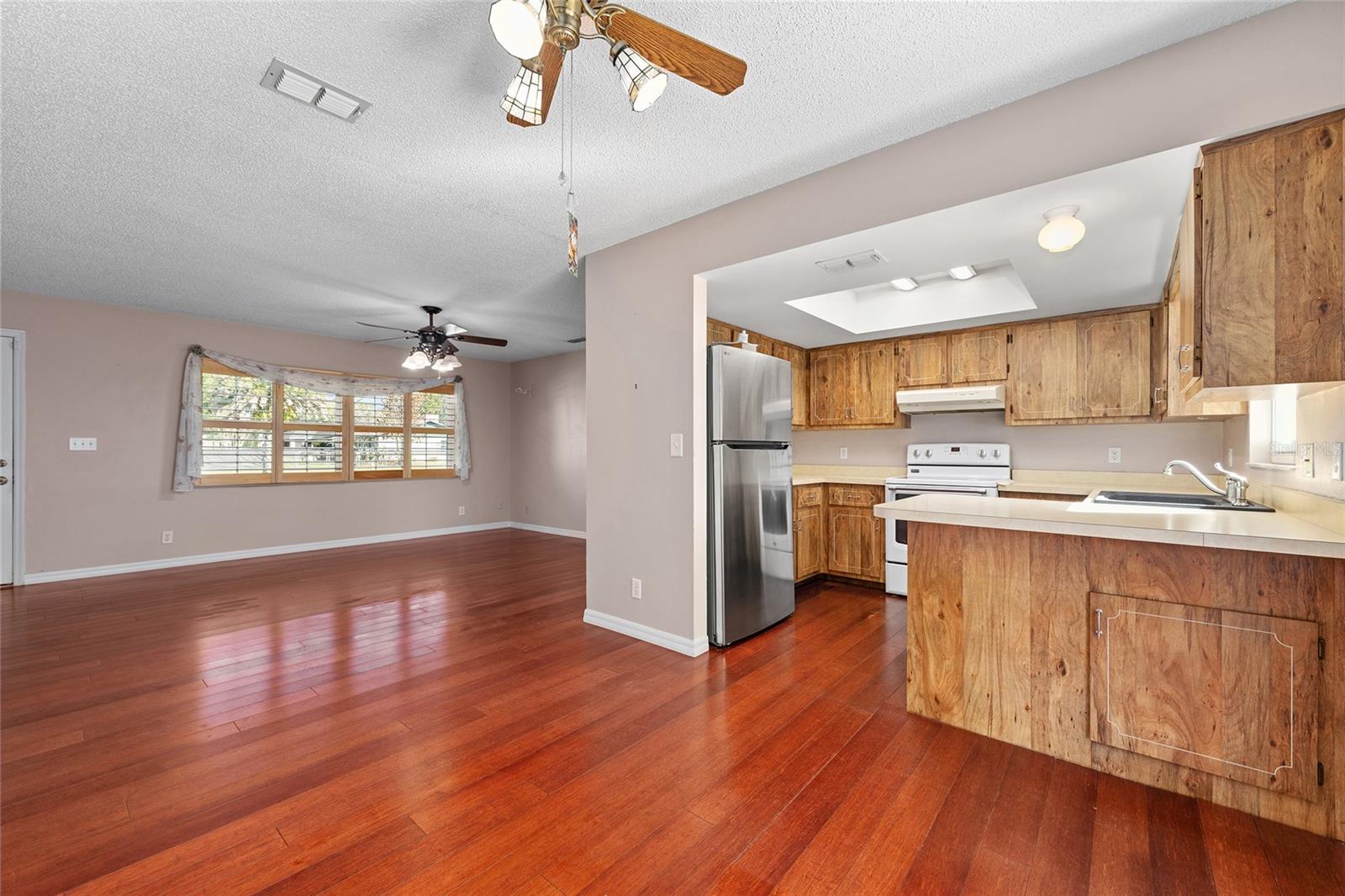 Image 11 of 48 For 10890 73rd Court