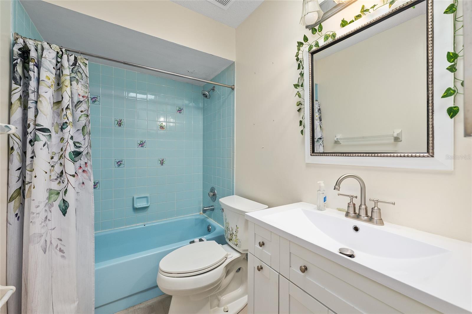 Image 31 of 48 For 10890 73rd Court