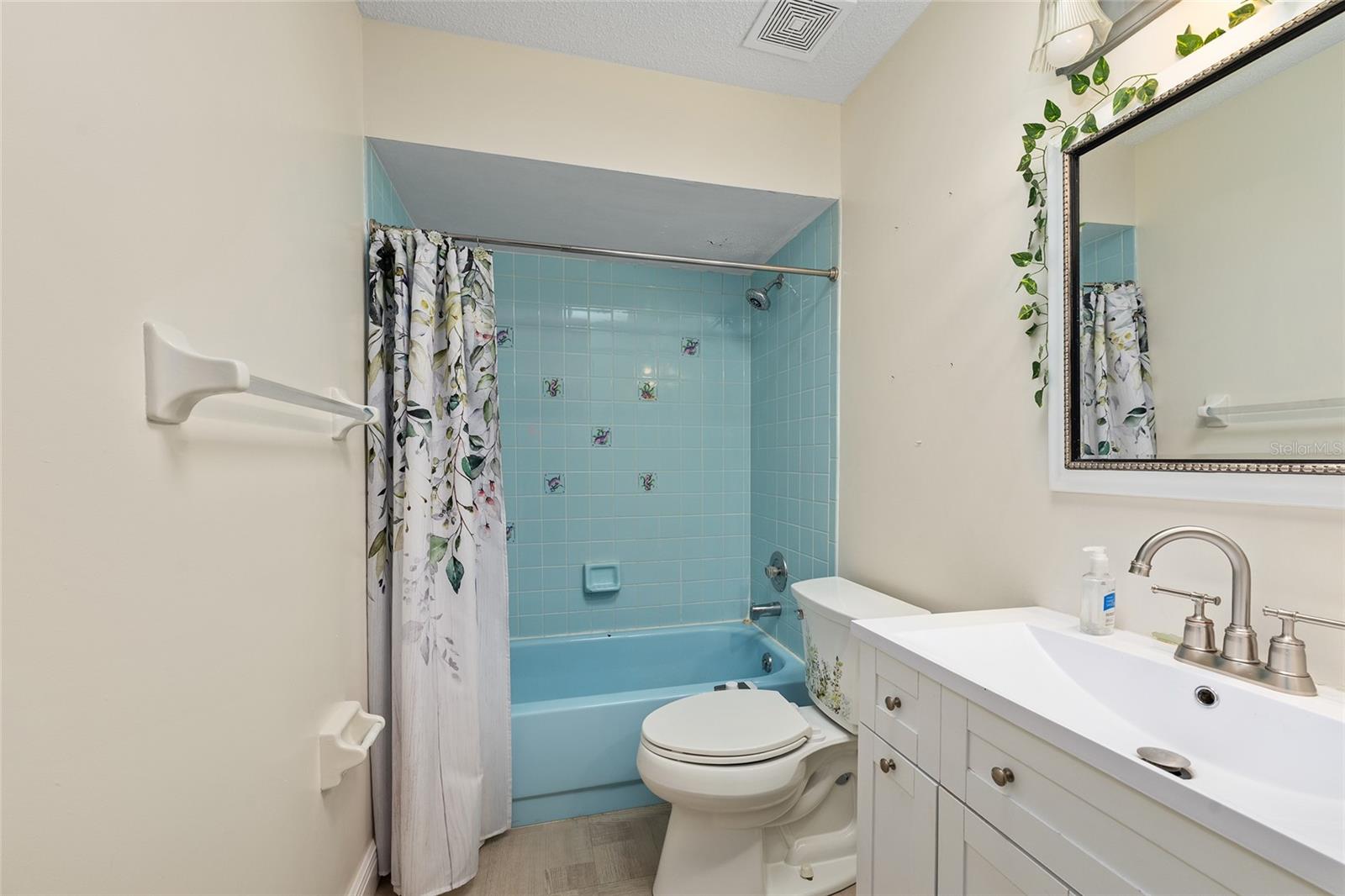 Image 32 of 48 For 10890 73rd Court