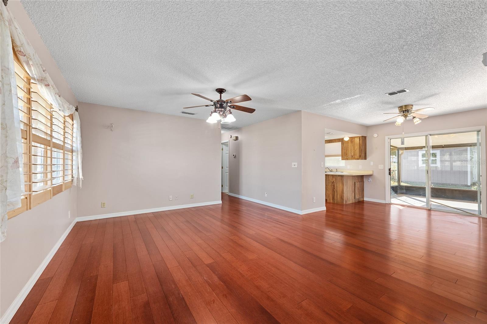 Image 6 of 48 For 10890 73rd Court