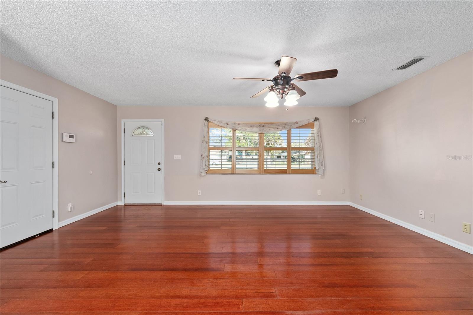 Image 8 of 48 For 10890 73rd Court