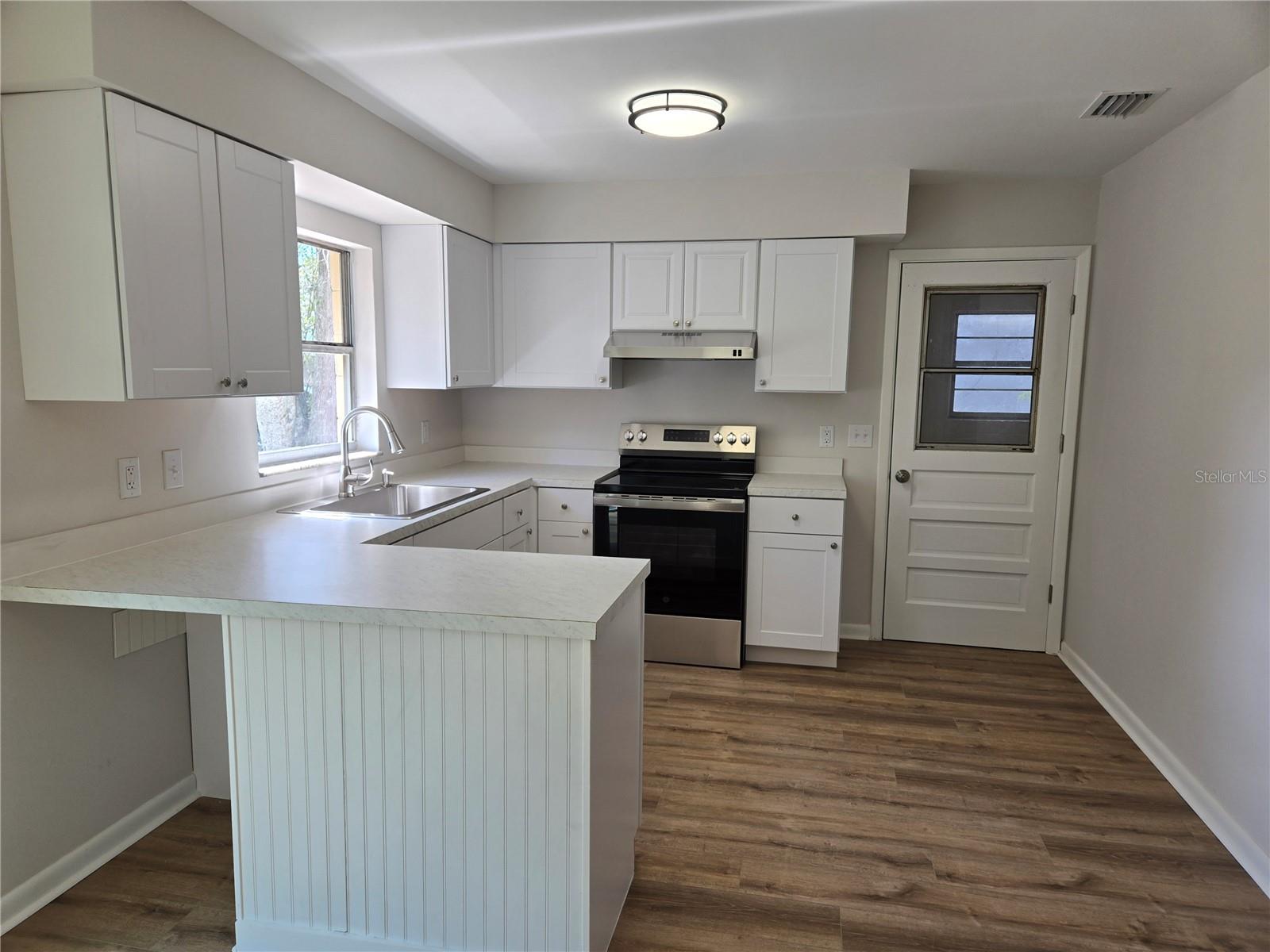 Image 10 of 30 For 2204 6th Street